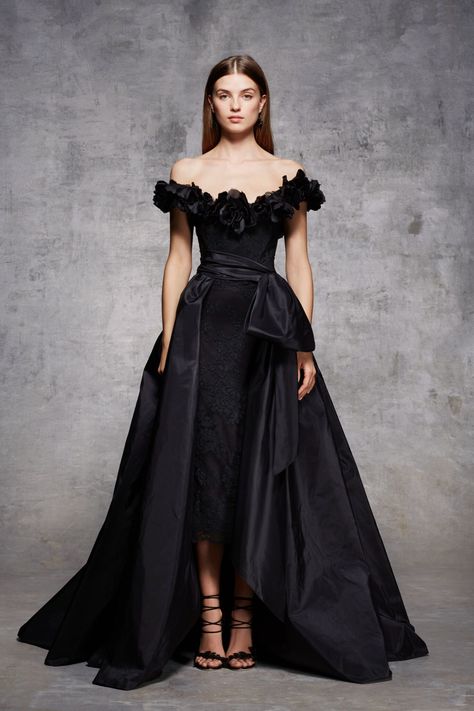 Detachable pleated taffeta overskirt with large bow detail. فستان سهرة, Gala Dresses, Cocktail Dress Lace, Marchesa, Gorgeous Gowns, Beautiful Gowns, Pre Fall, Fancy Dresses, Tulle Dress