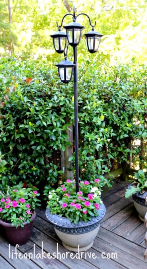 DIY Outdoor Planters - DIY Solar Lights Lamp Post Planter - Easy Planter Ideas to Make for The Porch, Pation and Backyard - Your Plants Will Love These DIY Plant Holders, Potting Ideas and Planter Boxes - Gardening DIY for Big and Small Plants Outdoors - Concrete, Wood, Cheap, Simple, Modern and Rustic Projects With Step by Step Instructions http://diyjoy.com/diy-oudoor-planters Cheap Solar Lights, Solaire Diy, Diy Planters Outdoor, Solar Light Crafts, Solar Lights Diy, Diy Outdoor Lighting, Diy Solar, Solar Garden, Diy Planters