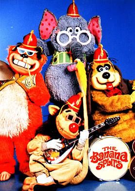 ~The Banan Splits" tv show~ Banana Splits Tv Show, The Banana Splits Show, The Banana Splits, Banana Splits, Childrens Tv, Hanna Barbera Cartoons, Morning Cartoon, Animal Costumes, Cartoon Photo