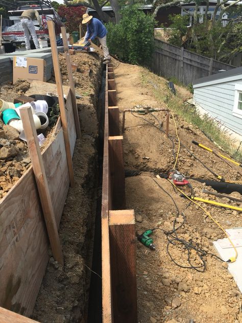 Building a retaining wall. Backyard Steps, Backyard Retaining Walls, Building A Retaining Wall, Landscaping Retaining Walls, Hillside Landscaping, Retaining Walls, Backyard Projects, Door Ideas, Retaining Wall