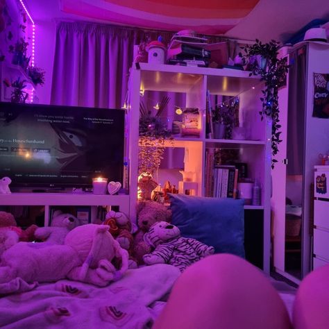 Mood Room Ideas, Chill Vibes Aesthetic Room, Shed Bedroom, Alt Room Decor, Alt Room, Purple Room Aesthetic, Pastel Aesthetic Room, Comfortable Bedroom Decor, Danish Pastel Aesthetic