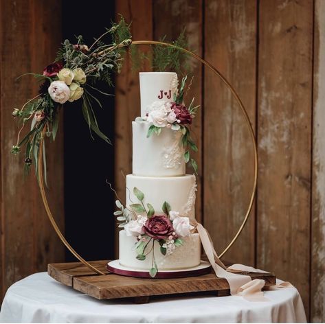 Wedding Anniversary Cake Ideas, Cake Hoop Stand, Barn Wedding Flowers, Wooden Cake Stand, Metal Cake Stand, Wooden Cake Stands, Dinner Party Decorations, Cake And Cupcake Stand, Wedding Anniversary Cake