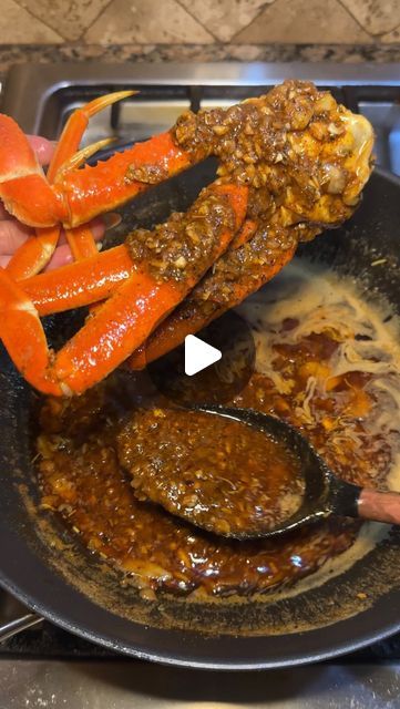 A J A  M A R I on Instagram: "Hey y’all! we are making my take on BLoves smack a licious sauce or my take on the Hot N Juicy seafood sauce perfect for any seafood boil. @bloveslife2   *don’t mind my glove I burnt my thumb popping fireworks on New Year’s 🤦🏽‍♀️  Ingredients list:  1 onion, minced 2-3 heads of garlic, minced  2 sticks of unsalted butter  4 tablespoons of olive oil 1 cup of chicken broth  2 heaping tablespoons of each: Old bay seasoning Creole seasoning Black pepper Paprika Lemon pepper seasoning Italian seasoning  Chili Powder   1 heaping tablespoon: Garlic powder Onion powder  Season according to desired spice level:    Mild- add 1 tablespoon of hot sauce, 1 cap full of chili oil  Medium- 1/2 tablespoon of red pepper flakes, 1/2 tablespoon of cayenne pepper, 1 tablespoon o Juicy Seafood, Pepper Seasoning, Seafood Sauce, Lemon Pepper Seasoning, Garlic Head, Creole Seasoning, Seafood Boil, Ingredients List, Old Bay