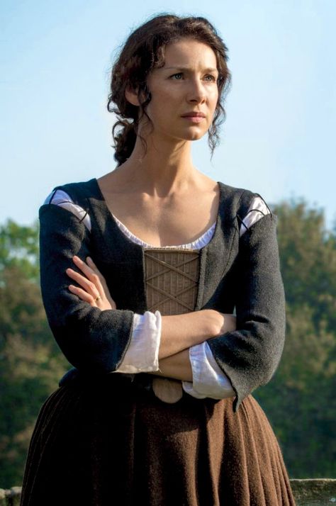 Caitriona Balfe as Claire Fraser in Outlander Caitriona Balfe Outlander, Outlander Costumes, Outlander Claire, Outlander Season 1, 18th Century Costume, Outlander Tv Series, Jamie Fraser Outlander, Sam Heughan Outlander, Sam And Cait