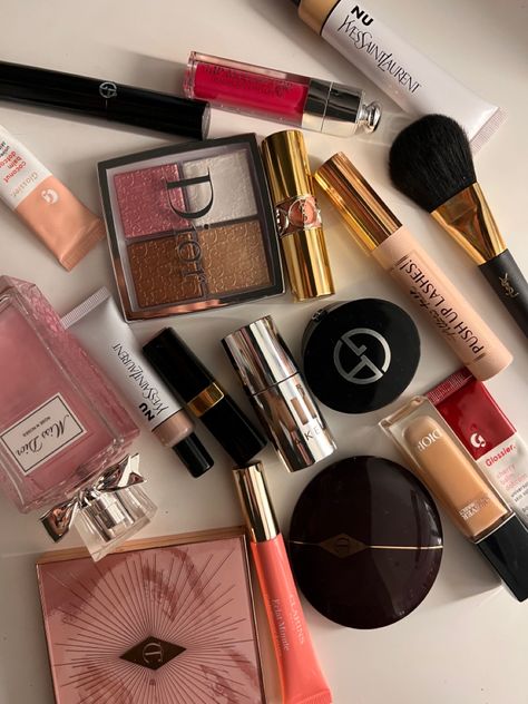 Expensive Makeup Aesthetic, High End Makeup Aesthetic, Ysl Makeup Aesthetic, Luxury Makeup Aesthetic, Dior Makeup Aesthetic, Makeup Aesthetics, Makeup Dior, Ysl Makeup, Expensive Makeup