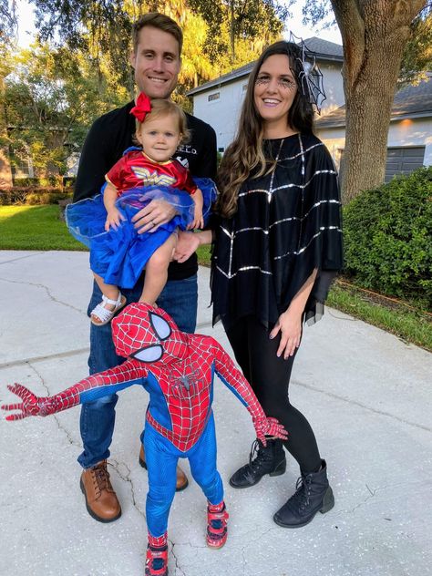 Spidey Family Costume, Family Spider Costume, Spidey Family Halloween Costumes, Spidey And His Amazing Friends Halloween Costumes, Family Marvel Costumes, Spider Man Family Costume Ideas, Spiderman Family, Spiderman Costume Family, Aunt May Costume Spiderman