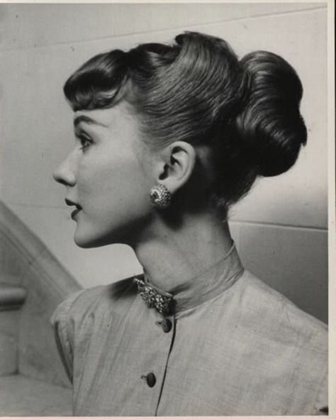 50s Updo, Old Fashion Hairstyle, 1950’s Hairstyles, 1950 Hairstyles, 1950’s Hair, 1950s Hairstyle, 50s Hair Tutorials, 1950s Hair, Nina Leen