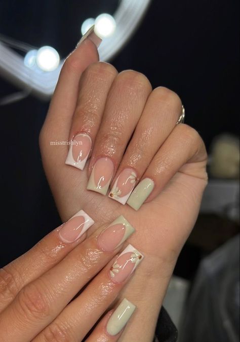 Squared Almond Acrylic Nails, Clear Gel Polish Nail Designs, Nails For March Acrylic, Very Short Acrylic Nails Square Designs, Short Acrylic Nails Wedding Guest, Gel Nail Inspo Short French Tip, Pretty Nail Inspo Square, French Tip Nails With Design Squoval, Short Square French Tip Nail Designs