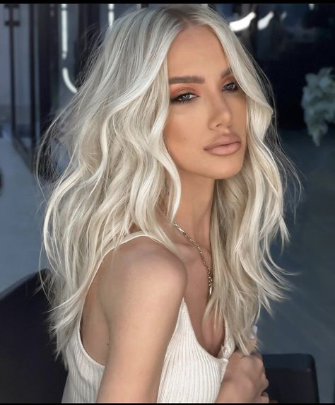 Blonde To Brown Transformation, Ice Blonde Hair, Bright Blonde Hair, Summer Blonde Hair, Platinum Blonde Hair Color, Silver Blonde Hair, Icy Blonde Hair, Balayage Blonde, Icy Blonde