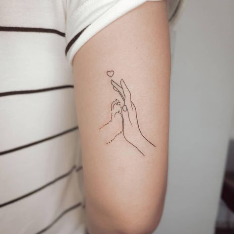 Tattoo Minimalista Feminina, Minimalist Dog Tattoo, Daschund Tattoo, Tattoo Ideas Cute, Pixie Tattoo, Small Dog Tattoos, Dog Tattoo Ideas, Tattoos For Dog Lovers, Timeless Tattoo