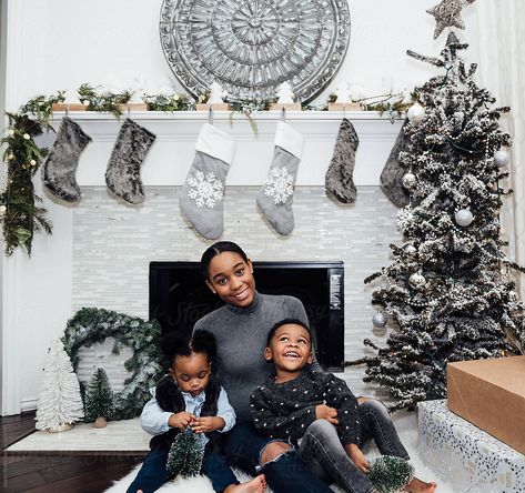 Family Sitting In Front Of Fireplace With Christmas Tree by Sweenshots & Shaymone Sitting In Front Of Fireplace, Holiday Family Outfits, Christmas Family Photoshoot, Family Christmas Pictures, Christmas Portraits, Christmas Fireplace Decor, Family Holiday Photos, With Christmas Tree, Black Love Couples