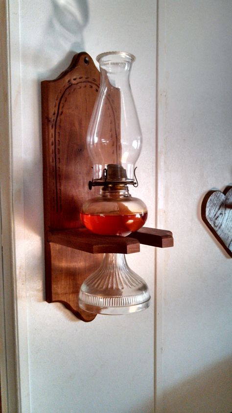 Kerosene Lamp Decor Ideas, Kerosene Lamp Decor, Oil Lamp Decor, Oil Lamp Centerpiece, Farmhouse Style Living Room Decor, Primative Decor, Home Interior Accessories, Antique Oil Lamps, Vintage Display