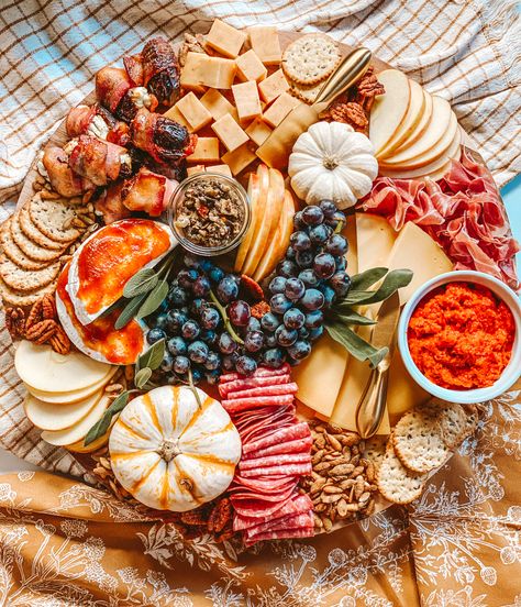 Want to build the perfect charcuterie board? I've got you! I rounded up everything you need to impress your friends with an amazing grazing board. From cheeses, to meats, nuts, dips, and everything in between - you are sure to impress your guests with your creation. November Charcuterie Board Ideas, Fall Graze Board, Fall Wedding Charcuterie Board, Fall Meat And Cheese Board, Autumn Charcuterie Board Ideas, Fall Baby Shower Charcuterie Board, Fall Food Board, Fall Cheese Board Ideas, Autumn Cheese Board