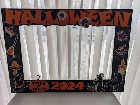 Photo booth frame Halloween Picture Frames, Picture Booth, Halloween Frame, Selfie Frame, Halloween Frames, Halloween Pictures, Halloween Crafts, Picture Frames, Halloween