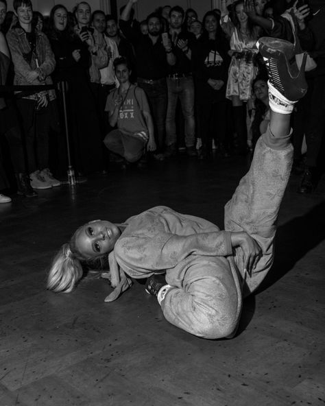 Black Queer Diaspora in the Netherlands - Photographs by Dustin Thierry | Text by Cat Lachowskyj | LensCulture Ballroom Aesthetic, Vogue Dance, Ballroom Scene, Black Diaspora, Ballroom Fashion, Lgbtq Rights, Photography Assignments, Portrait Series, Colonial History