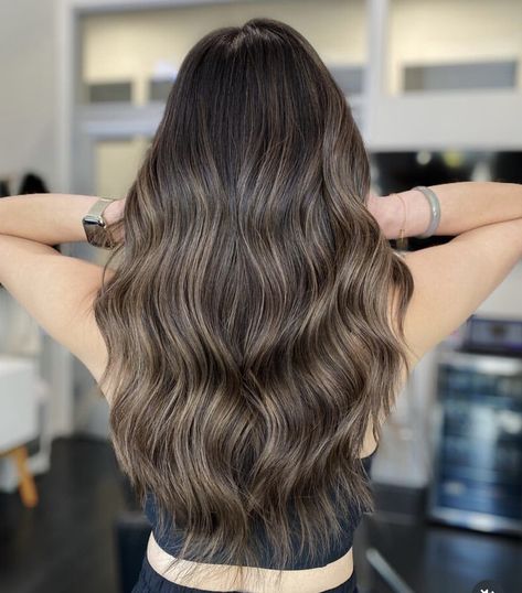 Nut Hair Color, Beige Brunette Hair, Beige Brunette, Highlights For Dark Hair, Mahogany Highlights, Chocolate Brown Hair Color Ideas, Chocolate Blonde, Chocolate Highlights, Dark Chocolate Hair