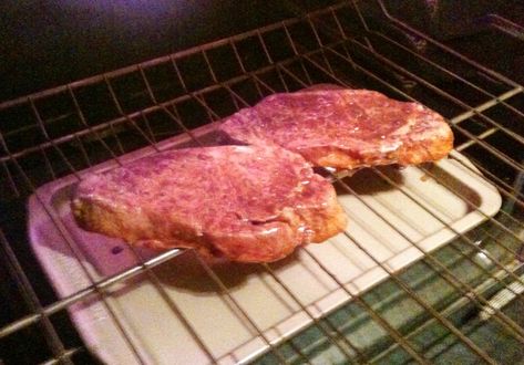 If you don't own a broiler pan, this is a great improvised way to cook a succulent steak! Lean Recipes, Cooking Lobster Tails, Broiled Steak, Cooking Movies, Cooking Pork Tenderloin, Cooking Dried Beans, Broiler Pan, Cooking Measurements, Pork Steak