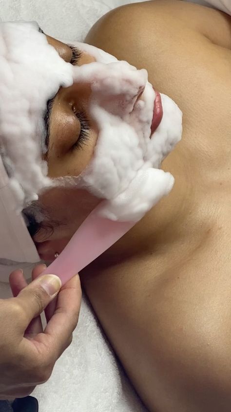 deepi | licensed esthetician on Instagram: “on cloud 9 ☁️ with the 𝐨𝐱𝐲𝐠𝐞𝐧 𝟐 𝐠𝐨 facial ✨ $𝟏𝟐𝟎 (reg $150) if booked in april 🤗” Esthetician Pumpkin, Spa Instagram, Skin Aesthetic, Licensed Esthetician, Oxygen Facial, Pic Inspiration, Esthetician Room, Beauty Content, Oxygen Therapy