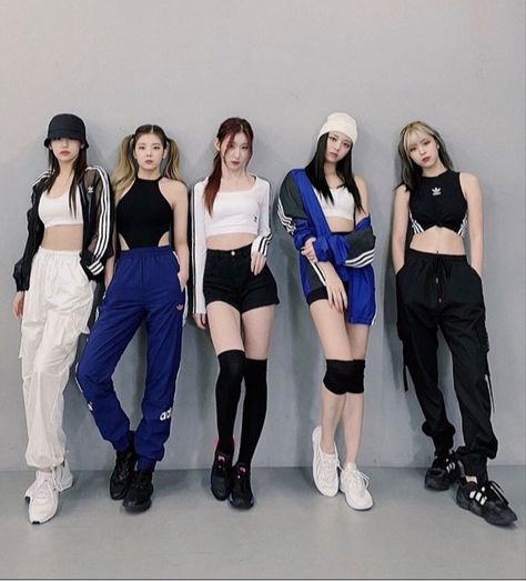 Dance Crew Outfits, Itzy Group, Itzy Outfit, Itzy Dance, Dance Class Outfit, Neural Pathways, Dance Crew, Concert Outfit Ideas, Dance Outfits Practice