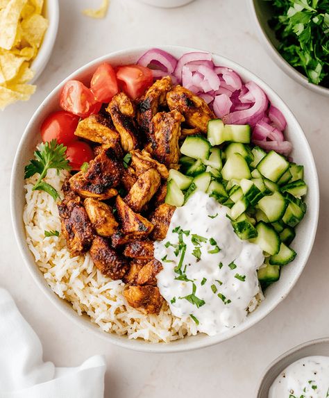 Chicken Gyro Bowls Recipe Chicken Gyro Rice Bowl, Taziki Chicken Bowl, Chicken Gyro Bowl Recipe, Slow Cooker Chicken Gyros, Greek Gyro Bowl, Gyro Salad Recipe, Greek Bowls Chicken, Healthy Chicken Gyros, Gyros Bowl