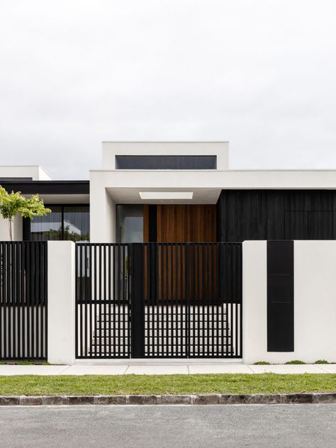 Gallery House by Architecture Works | Australian Interiors | est living 50sqm House Design, 50sqm House Design Two Storey, House Design Interior, Form Architecture, Gallery House, House Fence Design, Relaxing Outdoors, Casa Exterior, The Local Project