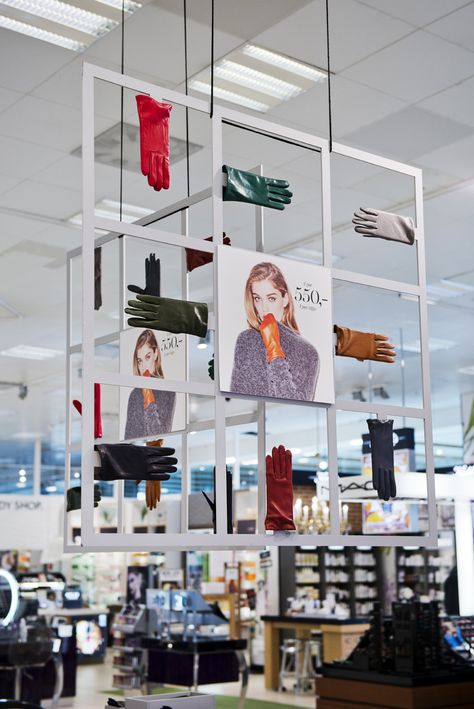 Would be cool as an area separator with floating frames w/info or portfolio items Glove Display, Retail Store Interior Design, Floating Frames, Display Coffee Table, Retail Inspiration, Shop House Ideas, Accessories Display, Store Windows, Trade Show Display