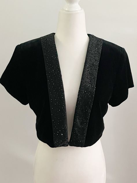 Velvet Bolero, Short Sleeve Bolero, Sleeve Bolero, Shrugs And Boleros, Velvet Shorts, Pop Style, 40s Fashion, Bolero Jacket, Bugle Beads