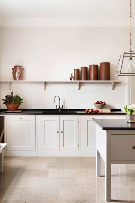 In need of a kitchen remodel? British design firm Plain English shares kitchen cabinet ideas from its portfolio and tips to create a space you'll love. Plain English Kitchen, Gorgeous White Kitchen, Cheap Dorm Decor, Recessed Panel Cabinets, Kitchen Cabinet Ideas, Plain English, White Kitchen Remodeling, English Kitchen, English Kitchens