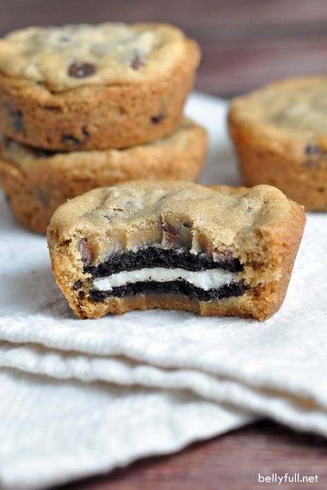 These Oreo Stuffed Chocolate Chip Cookies are double stuffed Oreo cookies sandwiched in between two chocolate chip cookies. The BEST cookies ever! #oreostuffedcookies #oreochocolatechipcookies #chocolatechipstuffedcookies Oreo Chocolate Chip Cookies, Stuffed Chocolate Chip Cookies, Oreo Stuffed Chocolate Chip Cookies, Oreo Dessert Recipes, Oreo Chocolate, Best Cookies Ever, Gooey Cookies, Oreo Recipes, Chocolate Cookie Recipes