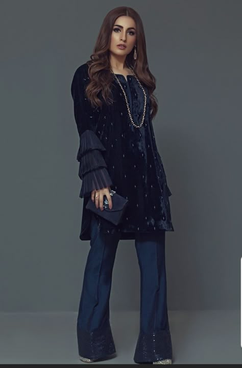 Design Pakistani Dresses, Elegant Velvet Dress, Velvet Dresses Outfit, Dress Design Pakistani, Velvet Suit Design, Dress Designing, Velvet Dress Designs, Sleeves Designs For Dresses, Simple Pakistani Dresses