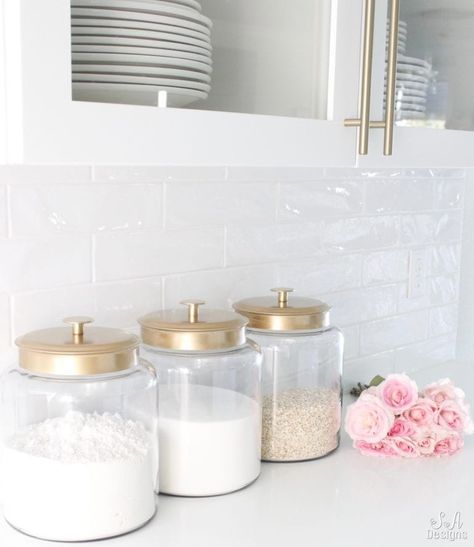 DIY Gold & Glass Canisters For The Kitchen Flour Sugar Containers, Canister Diy, Glass Kitchen Canisters, Glam Table, Coin Café, Valentine's Decor, Diy Gold, Kitchen Organisation, Diy Kitchen Island