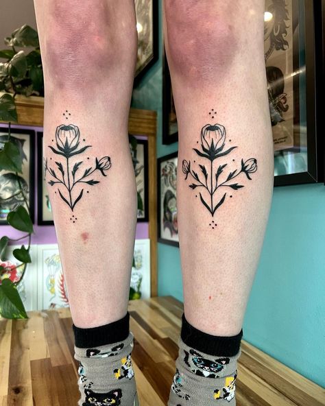 Emma Harrison on Instagram: “Matchy matchy made @rainbowdemondenver . . . . . #ornamentaltattoo #floraltattoo #blackworktattoo #denvertattooartist…” Symmetrical Above Knee Tattoo, Ornamental Above Knee Tattoo, Symmetrical Calf Tattoo, Women Calf Tattoo Ideas, Flower Shin Tattoo, Calf Ornamental Tattoo, Symmetrical Knee Tattoos, Ornamental Tattoo Leg Woman, Ornamental Shin Tattoo