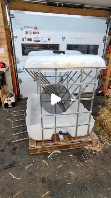 Covered Goat Hay Feeders Diy, Sheep Feeder Diy, Diy Hay Bags For Horses, Pallet Hay Feeder Goats, Ibc Tote Hay Feeder, Diy Hay Feeder For Cows, Sheep Feeders Ideas, Cow Hay Feeder, Diy Horse Hay Feeder