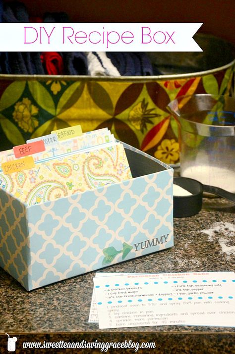 Recipe Box Ideas, Recipe Box Diy, Homemade Recipe Books, Recipe Card Box, Diy Cookbook, Food Tutorials, Homemade Cookbook, College Diy, Girl Crafts