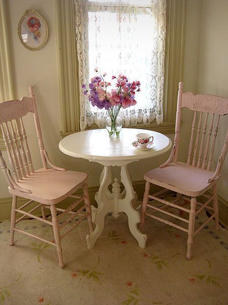 table❤•♥.•:*´¨`*:•♥•❤chairs Bedroom Chic, Muebles Shabby Chic, Shabby Chic Dining, Decoration Shabby, Cottage Shabby Chic, Shabby Chic Living, Casa Country, Shabby Chic Room, Shabby Chic Living Room