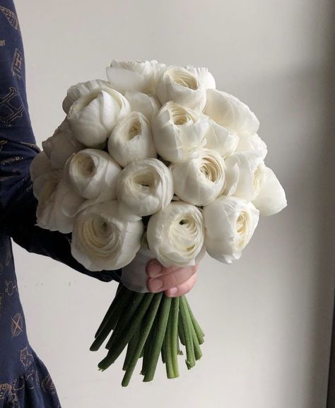 Ranunculus Bride Bouquet, Bride Bouquet Ranunculus, Wedding Flowers Moodboard, Ranunculus And Hydrangea Bouquet, White Ranunculus Centerpiece, Bridal Bouquet With Ranunculus, Ranculus Ranunculus Bouquet, White Ranunculus Bridal Bouquet, Raniculas Bouquet