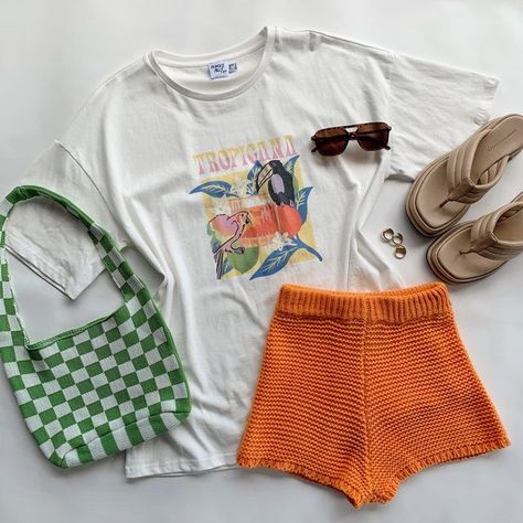 Pearl Sunglasses, Tropical Outfit, Summer Holiday Outfits, European Summer Outfits, Vacay Outfits, Orange Outfit, Trip Outfits, Pump It Up, Bag Green