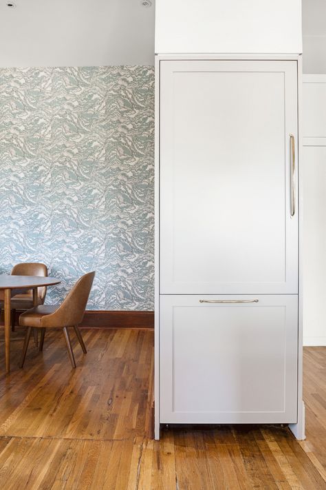 A fridge that was once just a decorative column. Hidden Fridge, Refrigerator Ideas, Custom Refrigerator, Brooklyn Kitchen, Refrigerator Panels, Kitchen Innovation, Kitchen Fridges, Oak Kitchen Cabinets, Dining Room Combo