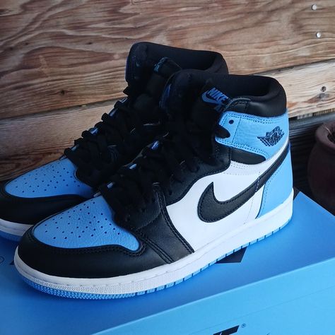 Jordan 1 High Retro Unc Brand New Og Everything Comes With Blue Extra Laces Size 10 Womens Blue Jordans Women, Cute Jordan 1s, Jordans Women Blue, Black Jordan Aesthetic, Cute Nike Shoes For Women, Jordan Bleu, Air Jordens1 Blue, Nike Jordans Costom Blue 100$, Unc Jordans