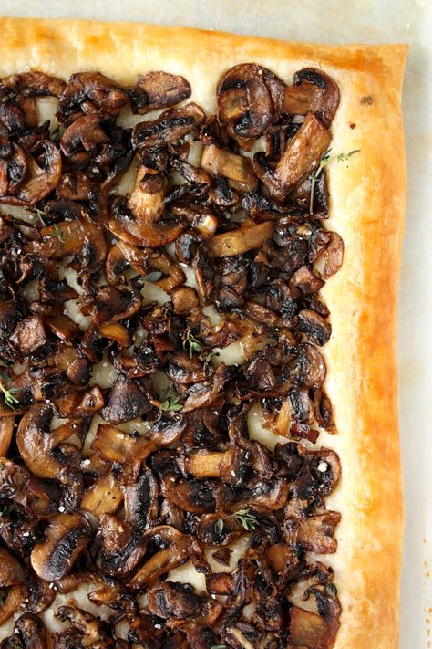 Mushroom Parmesan, Mushroom Tart, Savory Tarts, Savory Pies, Savory Tart, Leftover Ham, Puff Pastry Recipes, Sauteed Mushrooms, Garlic Parmesan