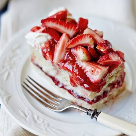 Chano’s Tres Leches Cake -Of all his cakes, I think this one is my very favorite. Topped with strawberries, sandwiched with jam and soaked in cream, it makes for a super moist take on a traditional strawberry shortcake. Just plan to make it ahead so the milk that pools at the bottom of the pan has time to soak in. Cake Magic, Leche Cake, Rustic Wreaths, Tres Leches Cake Recipe, Strawberry Treats, Leches Cake, Tres Leches Cake, Mexican Dessert, Tres Leches