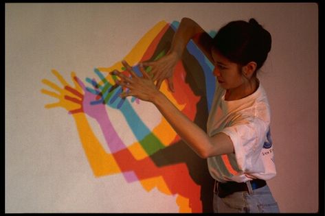 Colored shadows introduction https://www.khanacademy.org/partner-content/Exploratorium/Light-and-color/Colored-shadows/v/colored-shadows-introduction Colored Shadow, Foto Poses, Foto Art, Sketchbook Inspiration, 영감을 주는 캐릭터, Photography Inspo, Aesthetic Photography, 그림 그리기, Drawing Reference