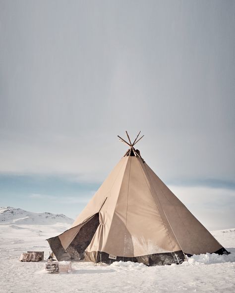 Norwegian retailer Lavvoutleie.no knows their stuff! Here’s one of our tents in the winter, hoping to see the midnight sky and the northern lights later tonight. Tent by Tentipi. ▲▲▲ #tipiadventures #nordictipi #outdoors #tipi #tent #camping #nature #winter Teepee Photography, Winter Tent Camping, Winter Tent, Hijab Teen, Inktober 2024, Tipi Tent, Nature Winter, Camping Nature, Camp Site