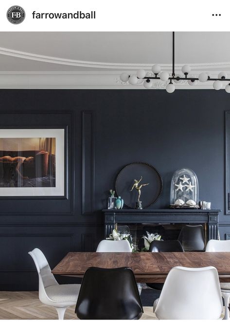 Color Farrow and Ball Railings Farrow And Ball Bedroom, Farrow And Ball Living Room, Dark Dining Room, Designed Wall, Decorating Walls, Farrow And Ball, Relaxation Room, Dark Walls, Parisian Apartment