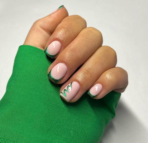 A cutesie little tree 🥹🎄 #biab #biabnails #buildergellondon #nailart #biablondon #nailitdaily #nails #naturalnails #manicure… | Instagram Green Holiday Nails, Green And Pink Christmas, Green Christmas Nail Designs, Green Christmas Nail, Short Christmas Nails, Pink And Green Christmas, Green Christmas Nails, Pink Christmas Nails, Christmas Nail Designs Easy