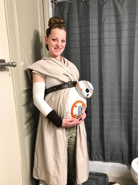 Star Wars Pregnancy Announcement, Star Wars Family Costumes, Disfraz Star Wars, Mom Halloween Costumes, Yoda Costume, Star Wars Halloween Costumes, Pregnancy Costumes, Pregnant Halloween Costumes, Alice Liddell