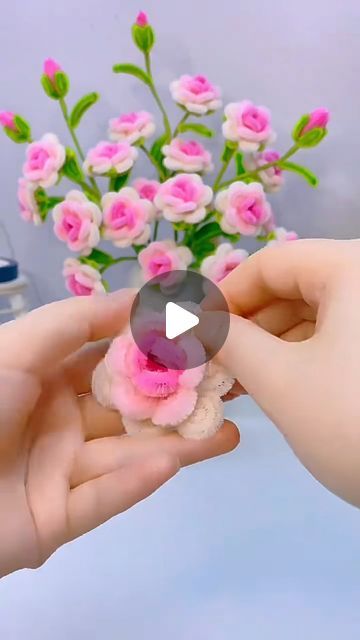 Fuzzay - Joyful Pipe Cleaner Crafts on Instagram: "Created gradient roses using pipe cleaners—learn how to make it in just 1 minute! Perfect for adding a handmade touch to your style. 🌸✨

#fuzzay #pipecleaners #diy #handmade #handmadecrafts #giftideas #HandmadeWithLove #DIYHomeDecor #gift #happy #stressfree #creative #etsyseller #etsy #education #teacherlife #teachers #classroomactivities #parenting #family #homecrafts #afterwork #stressrelief #business #flowercraft #pipecleanerflowers #DIYrose" Rose Pipe Cleaner, Flowers With Pipe Cleaners, How To Pipe Roses, Pipe Cleaner Flowers, Pipe Cleaner Crafts, Diy Roses, Pipe Cleaners, Pipe Cleaner, Classroom Activities