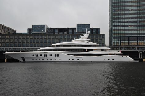 LADY LARA Yacht • Lurssen ��• 2015 • Owner Alexander Machkevitch Lurssen Yachts, Yacht Design, Super Yachts, Starter Pack, The Lady, People Around The World, Sydney Opera House, Alexander, Around The Worlds