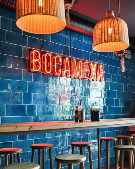 Want to eat authentic Mexican dishes without moving from Paris, go to Bocamexa, a great mexican restaurant! Mexican Shop Design, Fresh Restaurant Design, Fancy Mexican Restaurant, Trendy Mexican Restaurant, Mexican Taqueria Design, Cuban Restaurant Design, Modern Mexico Decor, Mexican Cafe Design, Modern Mexican Restaurant Decor