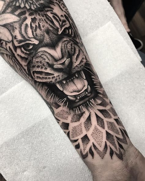 Tiger Dotwork Tattoo, Lion Dotwork Tattoo, Dot Work Animal Tattoo, Tiger Geometric Tattoo, Tiger Mandala Tattoo, Mandala Animal Tattoo, Animal Mandala Tattoo, Rio Tattoo, Geometric Tiger Tattoo